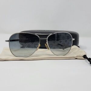 LOUIS VUITTON Monogram Aviator Sunglasses Silver Gray/Blue Gradient